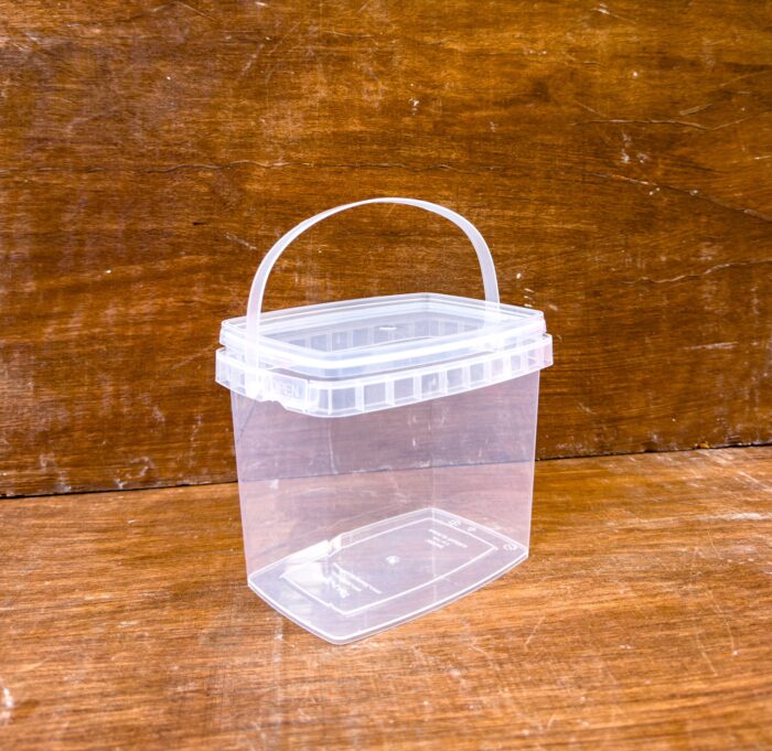 1.2 LITRES TRANSPARENT SQUARE PAIL WITH HANDLE (6pcs)