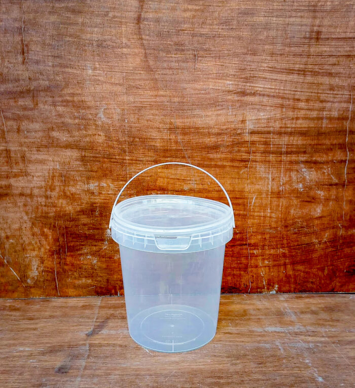 3 LITRES TRANSPARENT SQUARE PAIL WITH HANDLE (6pcs)