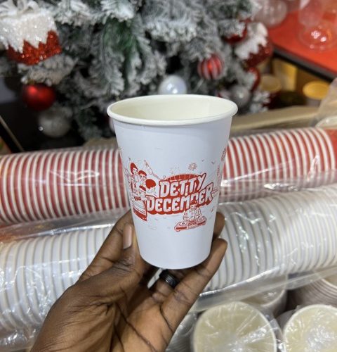 WHITE DETTY DECEMBER PAPER CUP - 10 cups